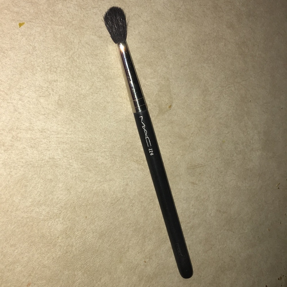 MAC Tapered Brush 224